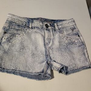 Light Acid-Washed Jean Shorts with Cuffed Hem and Distressed Look